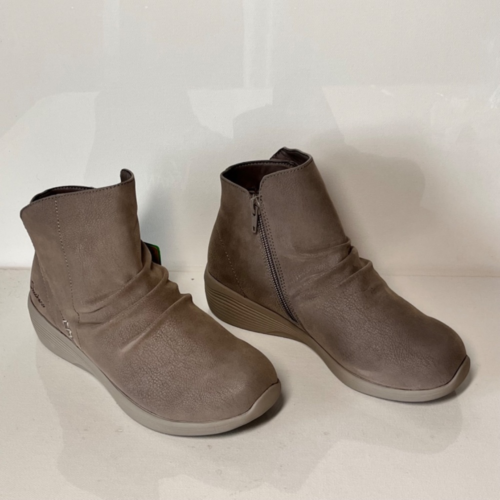 Skechers Arya Ruched Water Repellent Ankle Boots